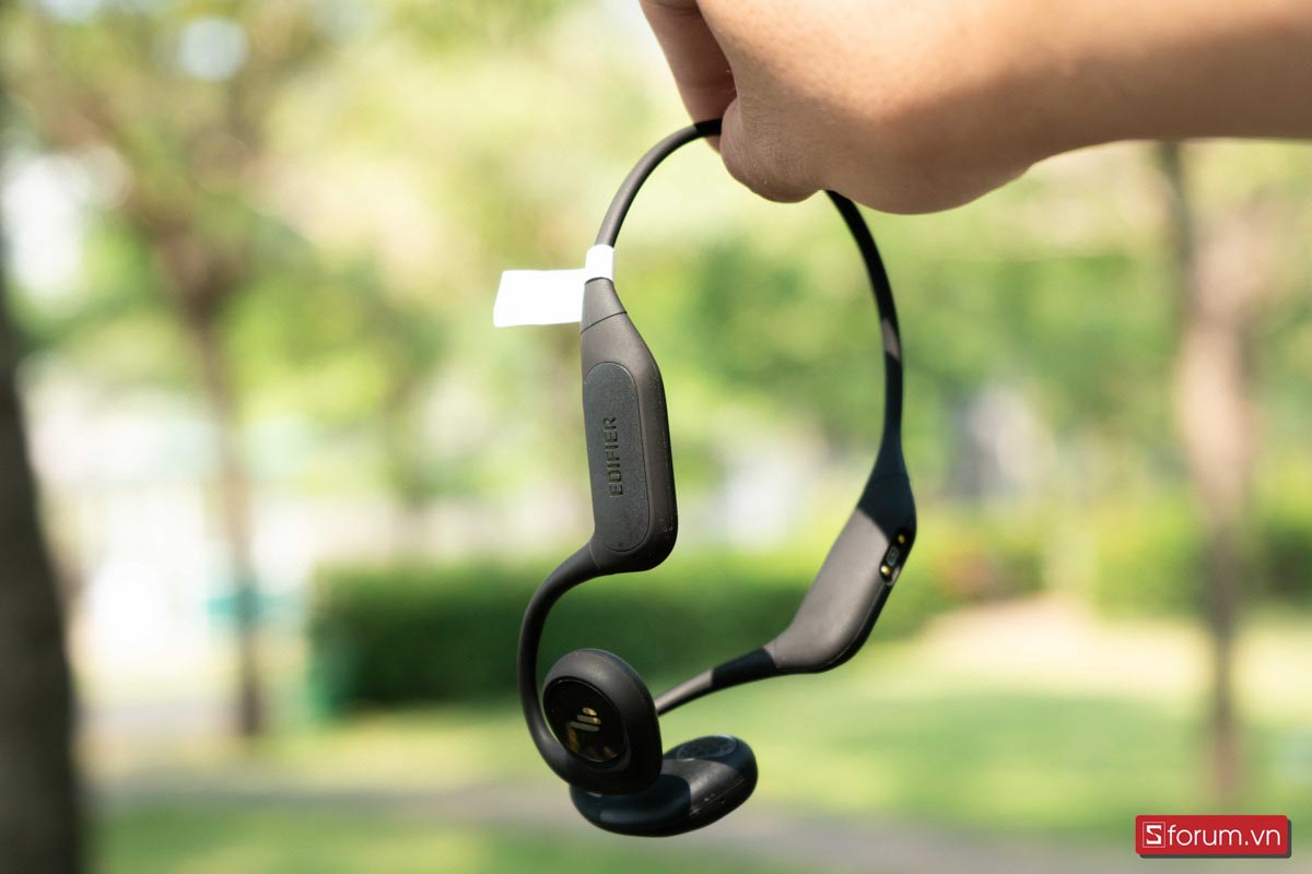 Trên tay tai nghe Edifier Comfo Run: Thiết kế bám tai chắc chắn, chất âm sôi động, có kháng nước, giá khoảng 1.49 triệu 5 Review danh gia tai nghe edifier comfo run 05