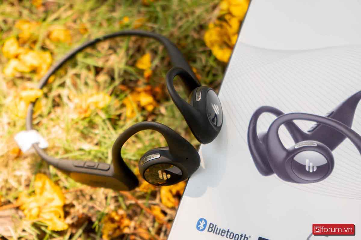 Trên tay tai nghe Edifier Comfo Run: Thiết kế bám tai chắc chắn, chất âm sôi động, có kháng nước, giá khoảng 1.49 triệu 6 Review danh gia tai nghe edifier comfo run 06