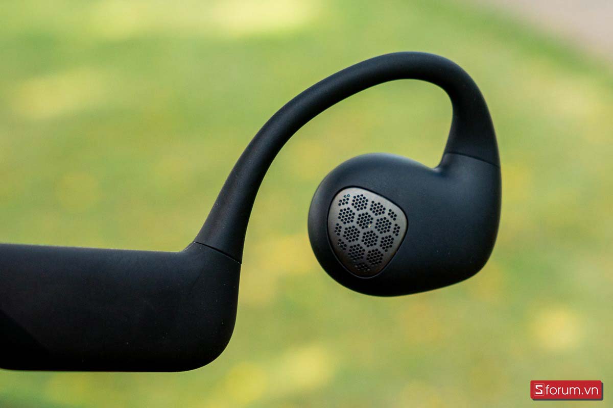 Trên tay tai nghe Edifier Comfo Run: Thiết kế bám tai chắc chắn, chất âm sôi động, có kháng nước, giá khoảng 1.49 triệu 7 Review danh gia tai nghe edifier comfo run 07