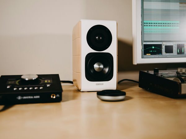 Review loa máy tính cho phòng làm việc và học tập 3 Loa máy tính