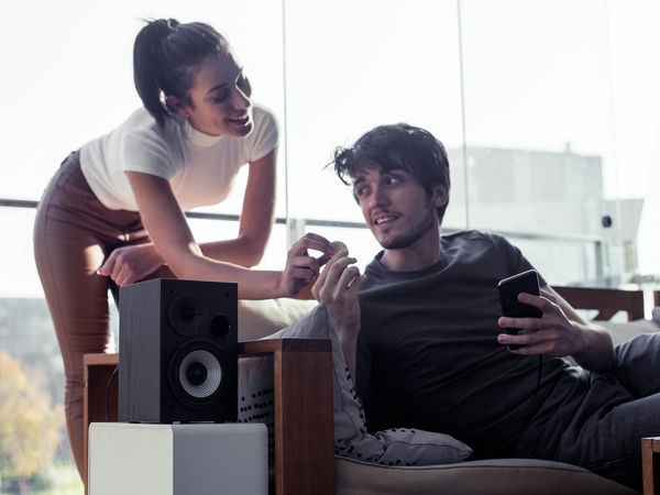 Hướng dẫn bảo quản và vệ sinh loa máy tính 8 Loa máy tính
