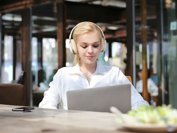 Vì sao giới audiophile tin tưởng tai nghe bluetooth của Edifier hơn? 4 Tai nghe Bluetooth
