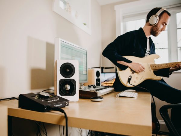 Ưu đãi loa máy tính cực sâu - Back To Work, Back To Sound 2 Loa máy tính