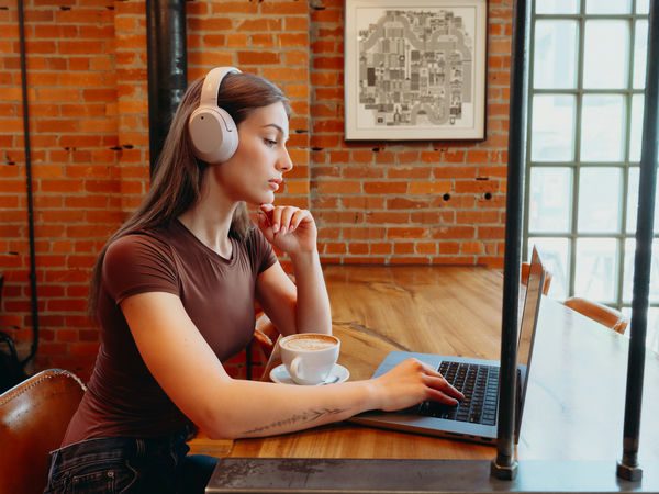 Tai nghe Bluetooth Edifier: Một lần thử, cả đời thương 2 Tai nghe Bluetooth